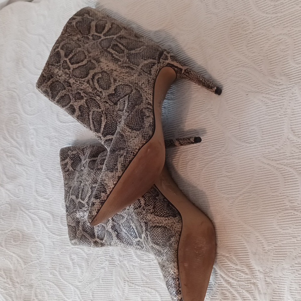 Boots - Picture 4 of 4